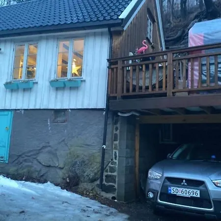 Poppenhuis Leies Ut Under Arendalsuka! Holiday home Arendal